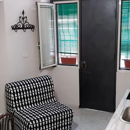 Sisella Dayuse Apartament *